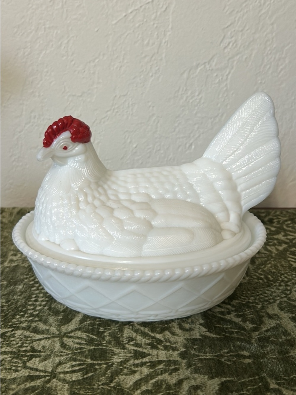 Westmoreland Large Hen on Nest